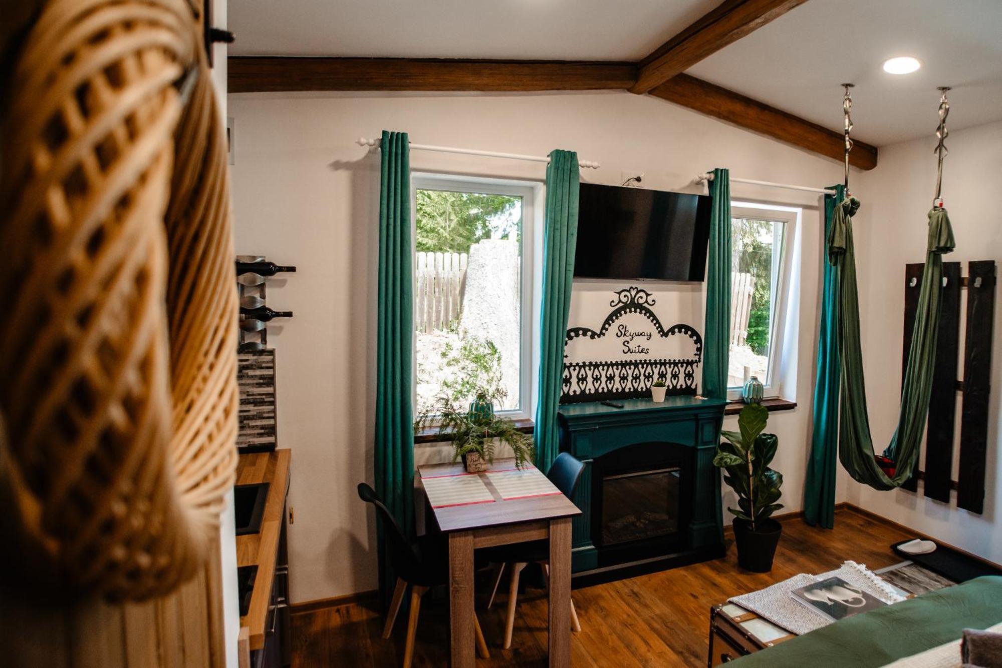 Skyway Connection Hideaway *